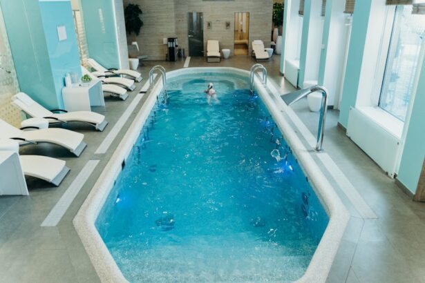 mediterana - Bright indoor spa pool with lounge chairs and calm atmosphere, ideal for relaxation.